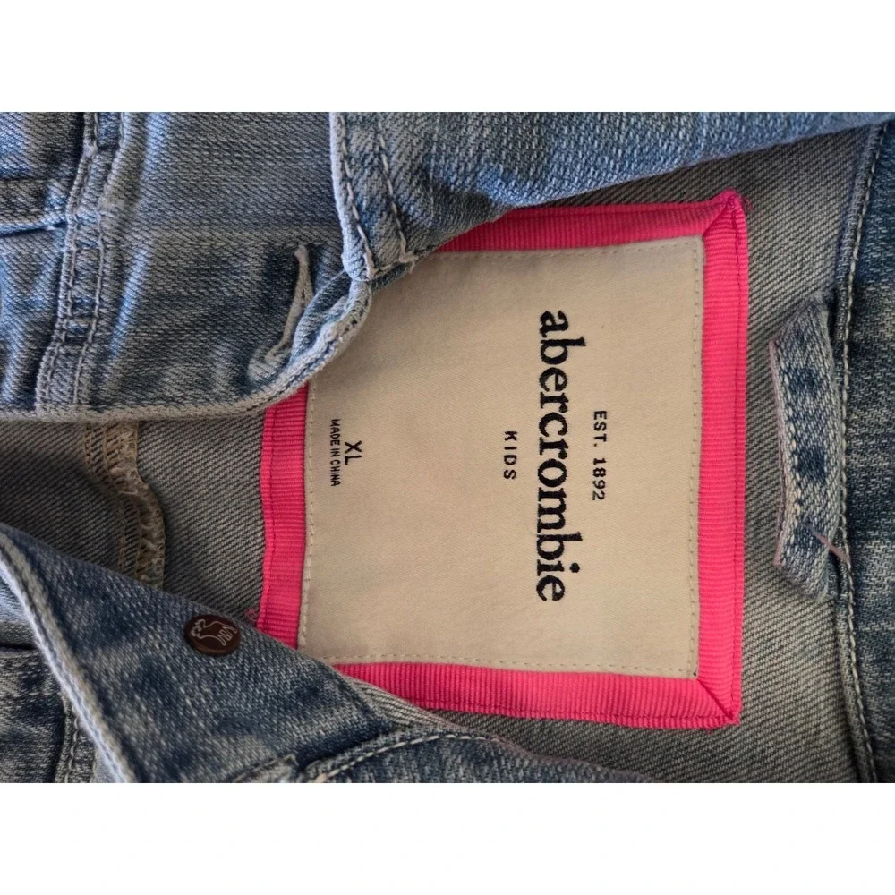 Abercrombie Kids Denim Trucker Jacket Light Wash Blue Jean Coat Size XL